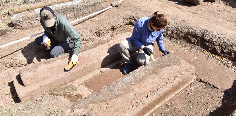 Ahlat'ta 6 sanduka mezar gün yüzüne çıkarıldı