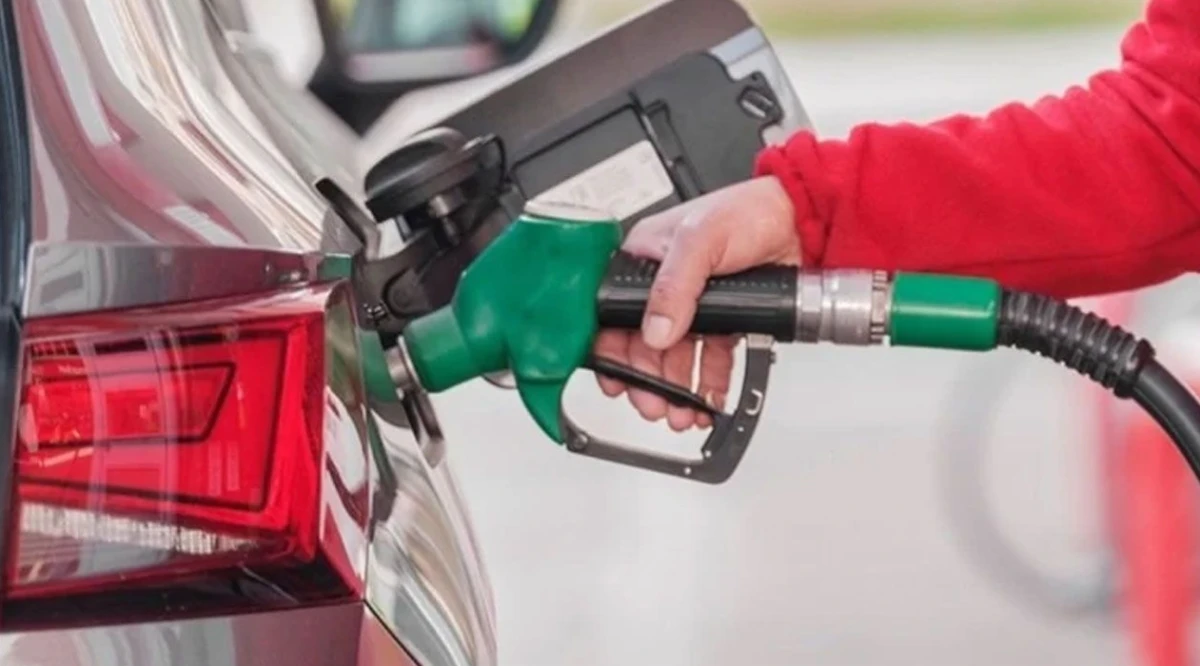 Akaryakıta &ccedil;ifte zam geliyor