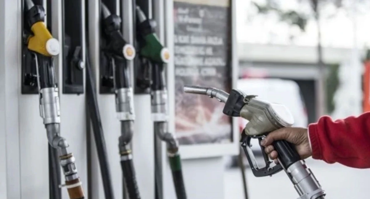 Akaryakıta &ccedil;ifte zam iptal edildi