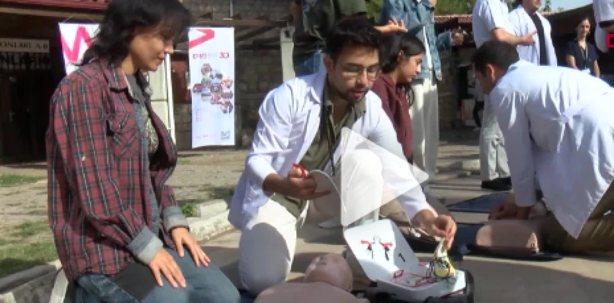 Akdeniz &Uuml;niversitesi'nden &ouml;ğrencilere temel yaşam eğitimi: &ldquo;İlk 10 dakika hayati&rdquo;