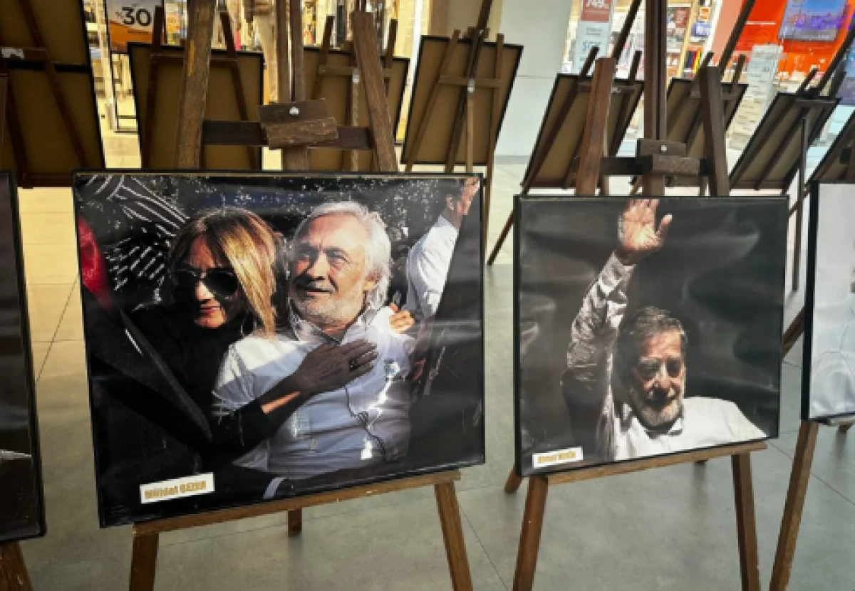 &ldquo;ALTIN ARTİSTLER&rdquo; SERGİSİ SANATSEVERLERLE BULUŞTU