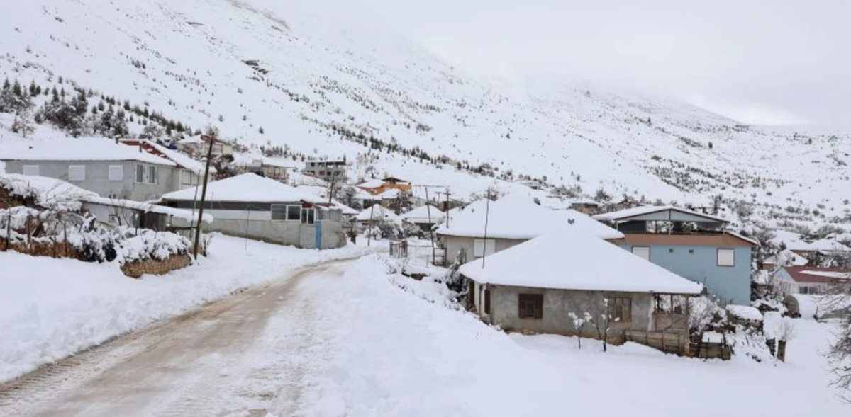 Antalya Elmalı'da kar esir almıştı! 2 gündür kapalı olan yol trafiğe açıldı