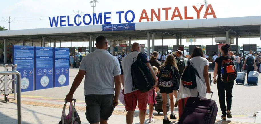Antalya Havalimanı'nda rekor zamanı