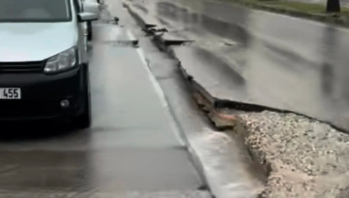 Antalya sahil yolunda "&Ccedil;ukur" &ccedil;ilesi