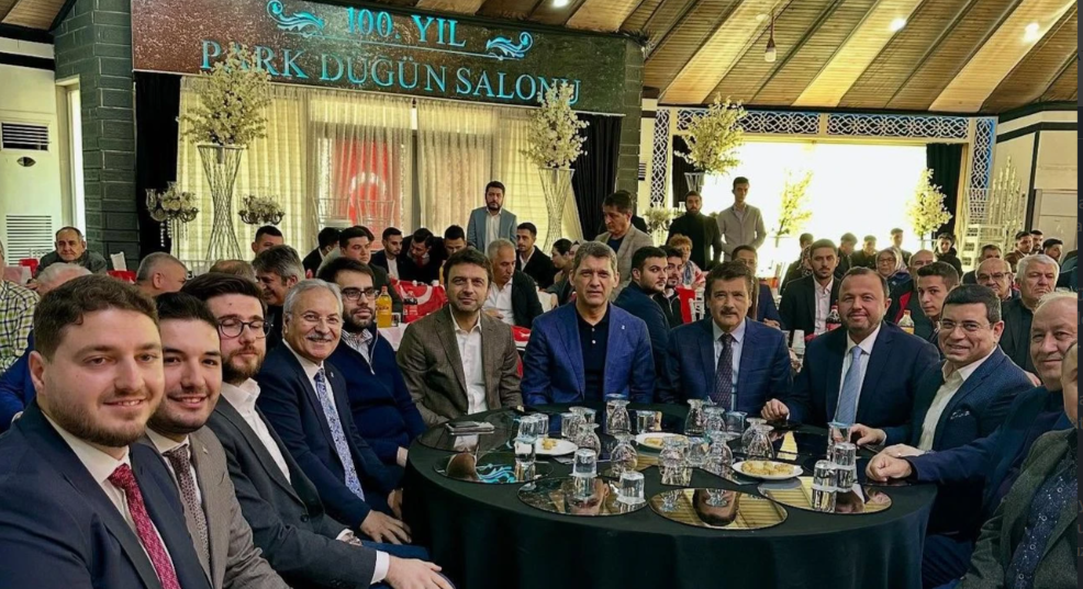 Antalya'da Ak Partilileri birleştiren kongre