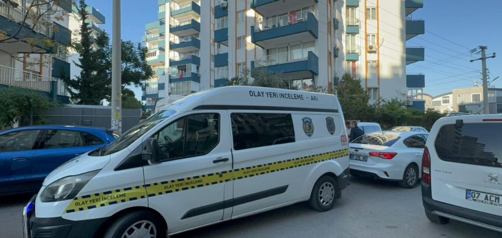 Antalya'da bir apartman dairesinde İran uyruklu 3 kardeş ölü bulundu