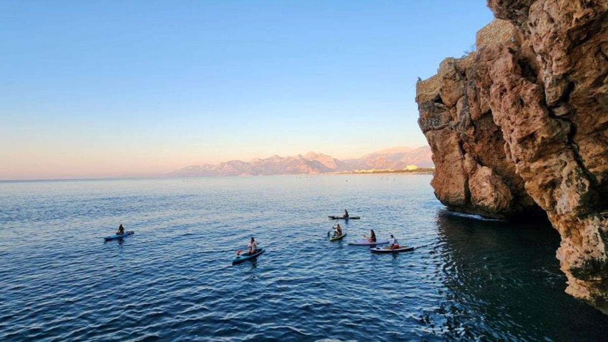 Antalya’da Sup Board çılgınlığı! Fokların mağaraları işgal altında!