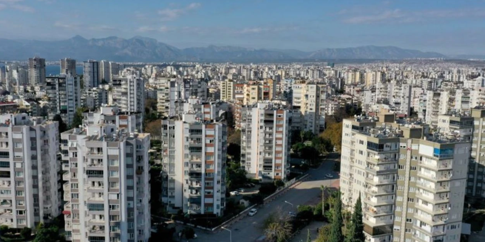 Antalya’da yılın ilk krizi! Ev sahibi ve kiracılar soluğu Antalya Adliyesi’nde alıyor