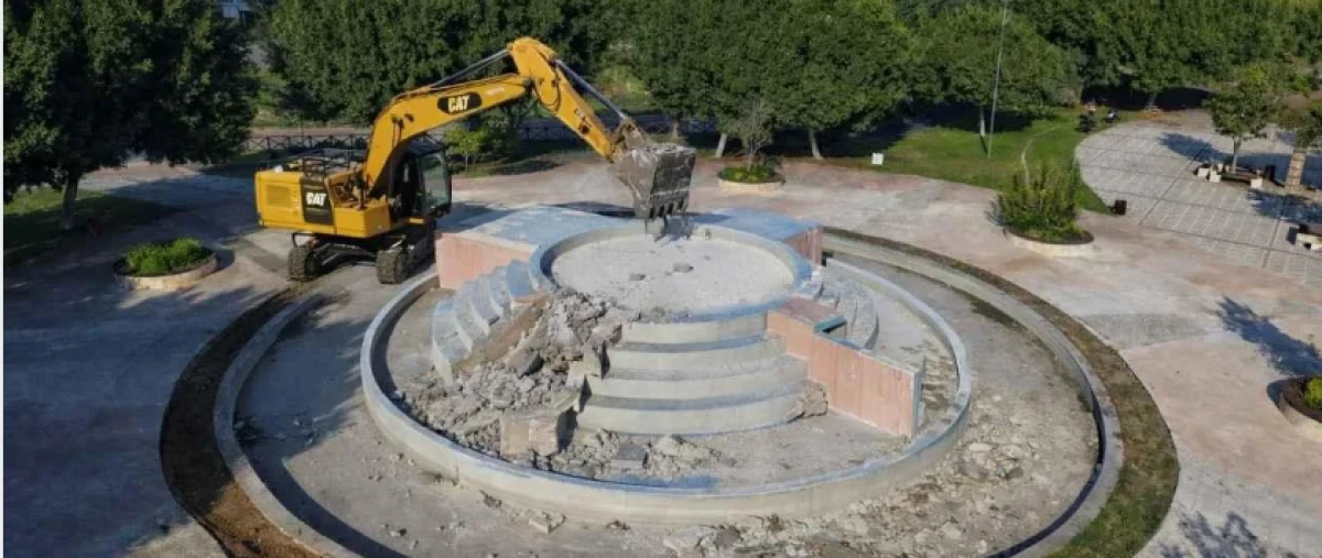 Antalya'nın &uuml;nl&uuml; semtindeki t&uuml;m parklar d&ouml;n&uuml;ş&uuml;yor