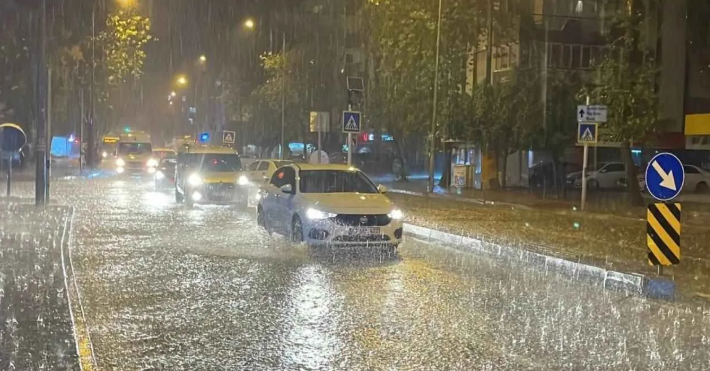 Antalya'ya sağanak uyarısı…  Güneşli başlayacak, yağışla devam edecek