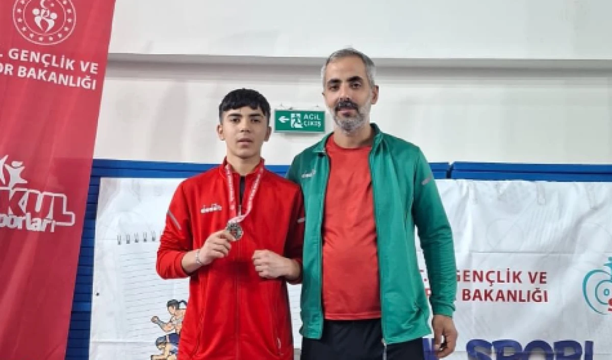 Atabeyli Halterci&rsquo;den T&uuml;rkiye derecesi