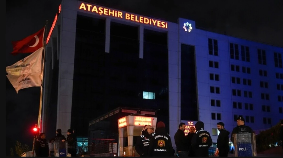 Ataşehir Belediyesine y&ouml;nelik operasyonda 18 ş&uuml;pheli g&ouml;zaltına alındı