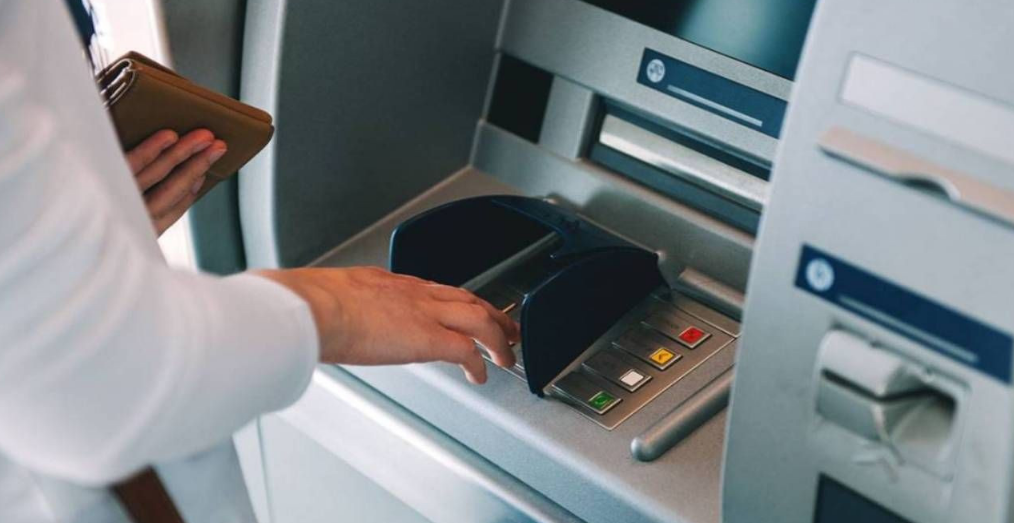 ATM'lere Yeni İşlem Menüsü Geldi: Yanlışlıkla Bu Tuşa Basan Yandı