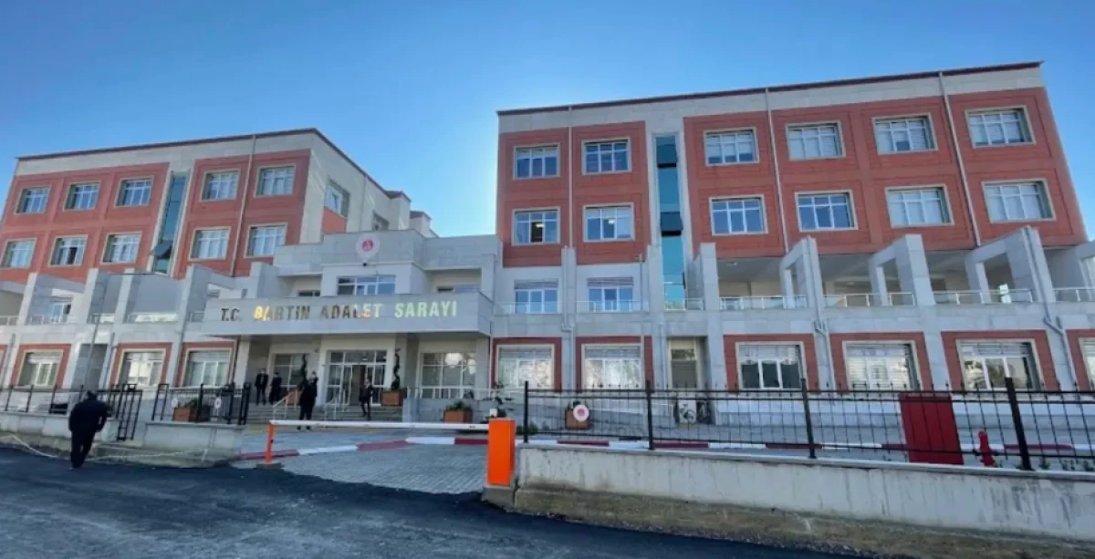 Bartın'da 13 yaşındaki &ccedil;ocuğa cinsel istismar: 33 ş&uuml;pheli tutuklandı