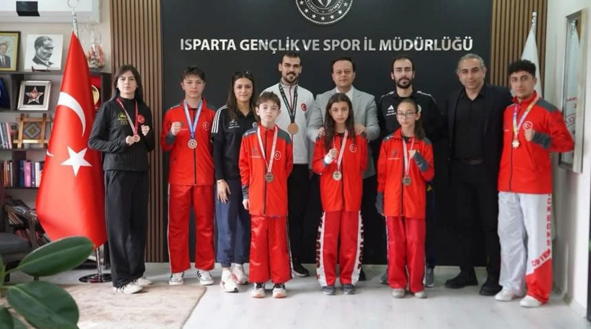 Başarılı Kick Boks&ccedil;ulardan İl M&uuml;d&uuml;rl&uuml;ğ&uuml;&rsquo;ne Ziyaret