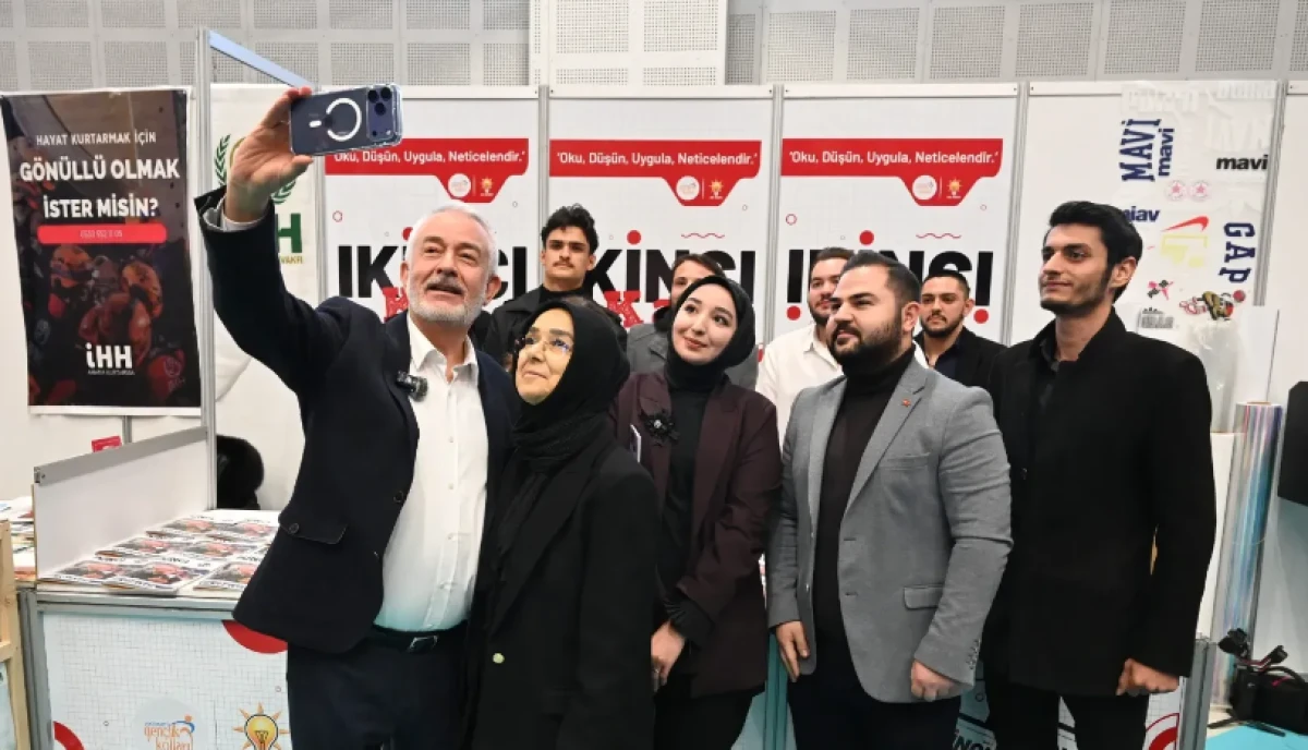 Başdeğirmen &ccedil;ifti, kitap fuarını ziyaret etti