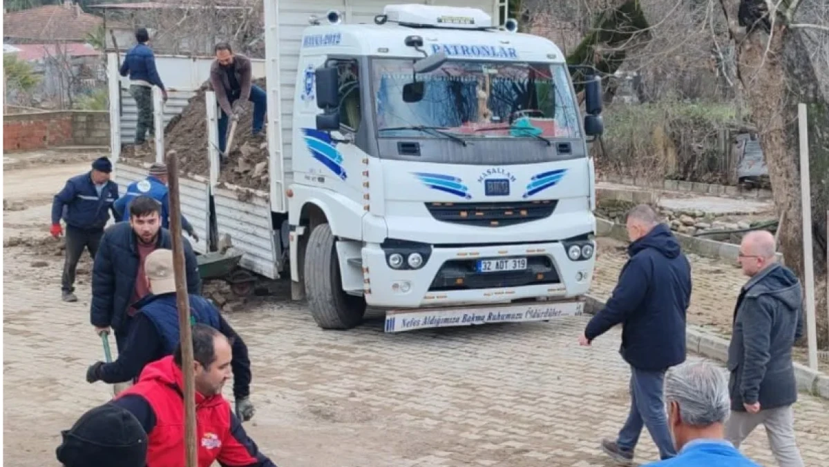 Başkan &Ouml;zer Aşağı G&ouml;kdere K&ouml;y&uuml;&rsquo;n&uuml; yalnız bırakmadı