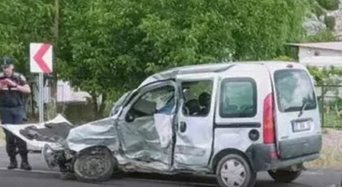 Bucak karayolunda trafik kazası: 1 ölü 3 yaralı