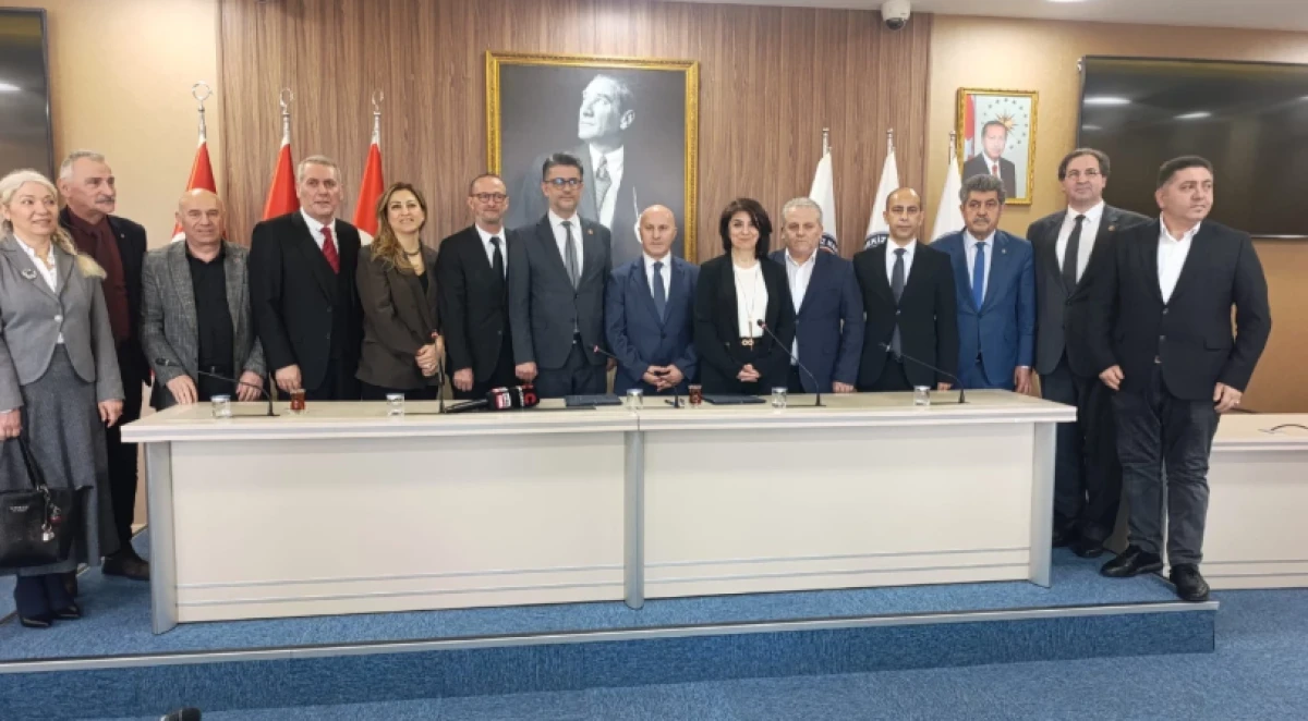 &Ccedil;anakkale&rsquo;de medya zirvesi: Meslek yasası masaya yatırıldı, kritik temaslar ger&ccedil;ekleşti