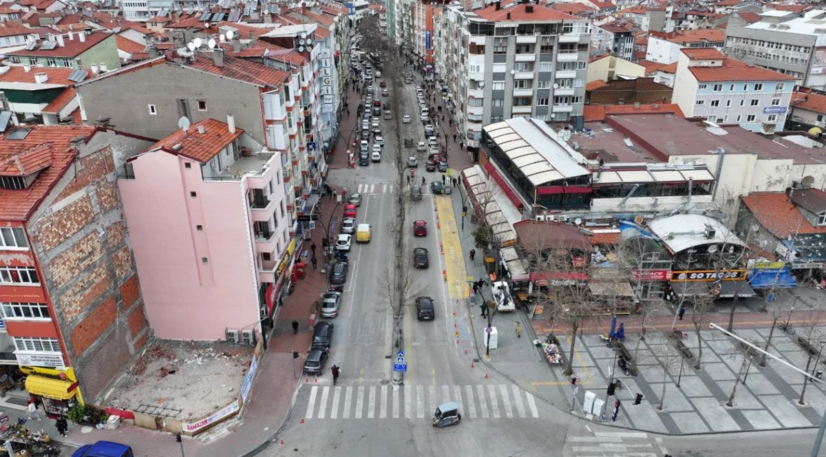 &ldquo;Cumhuriyet Caddesi İ&ccedil;in B&uuml;t&uuml;nc&uuml;l Planlama Şart&rdquo;