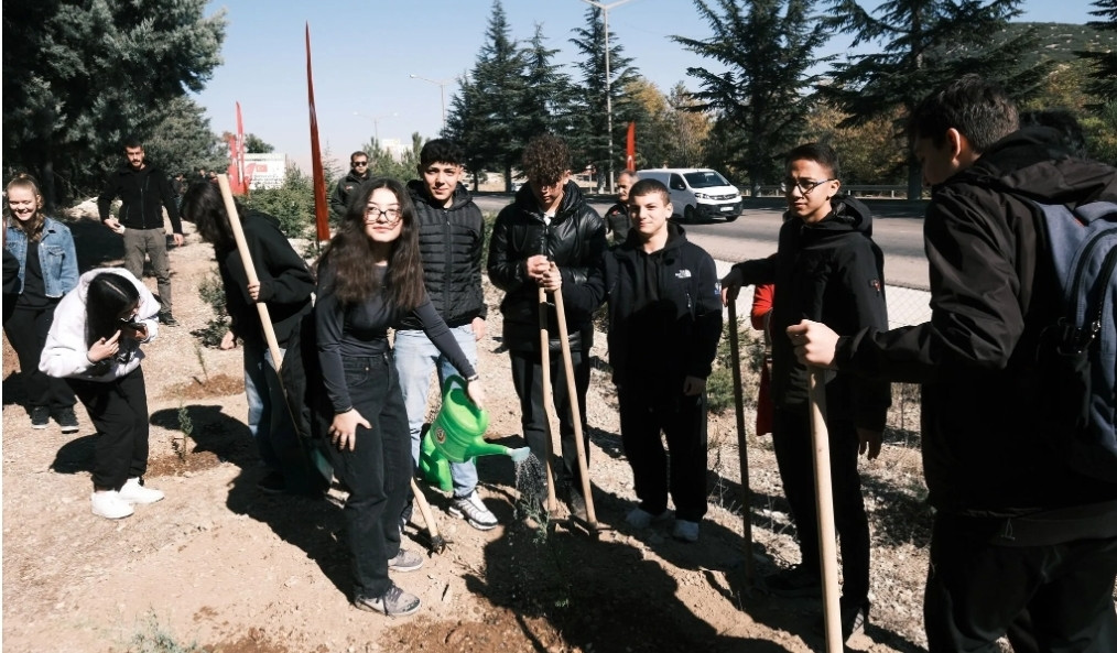 Cumhuriyet Fidanları Toprakla Buluştu