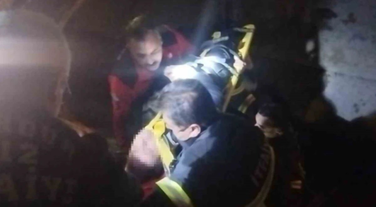 Dengesini kaybedip kanala düştü, itfaiye ekipleri kurtardı