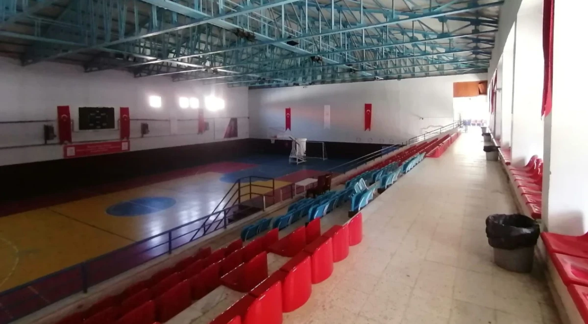 Eğirdir Spor Salonu Yenileniyor