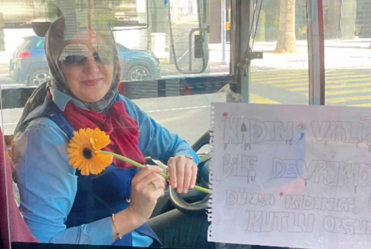 ESHOT ŞOF&Ouml;R&Uuml;NDEN 8 MART&rsquo;TA ANLAMLI JEST