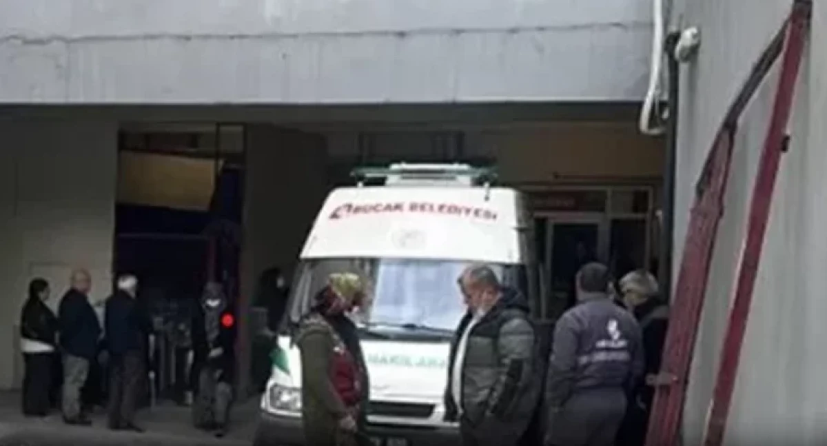 Feci Trafik Kazası Sonrası Aileler Morg &Ouml;n&uuml;nde G&ouml;zyaşı D&ouml;kt&uuml;