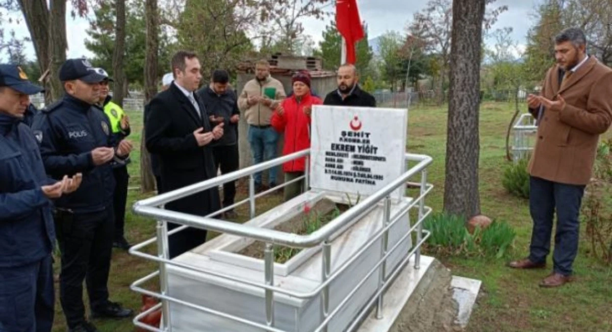 Gelendost&rsquo;un Şehidi Ekrem Yiğit Kabri Başında Anıldı