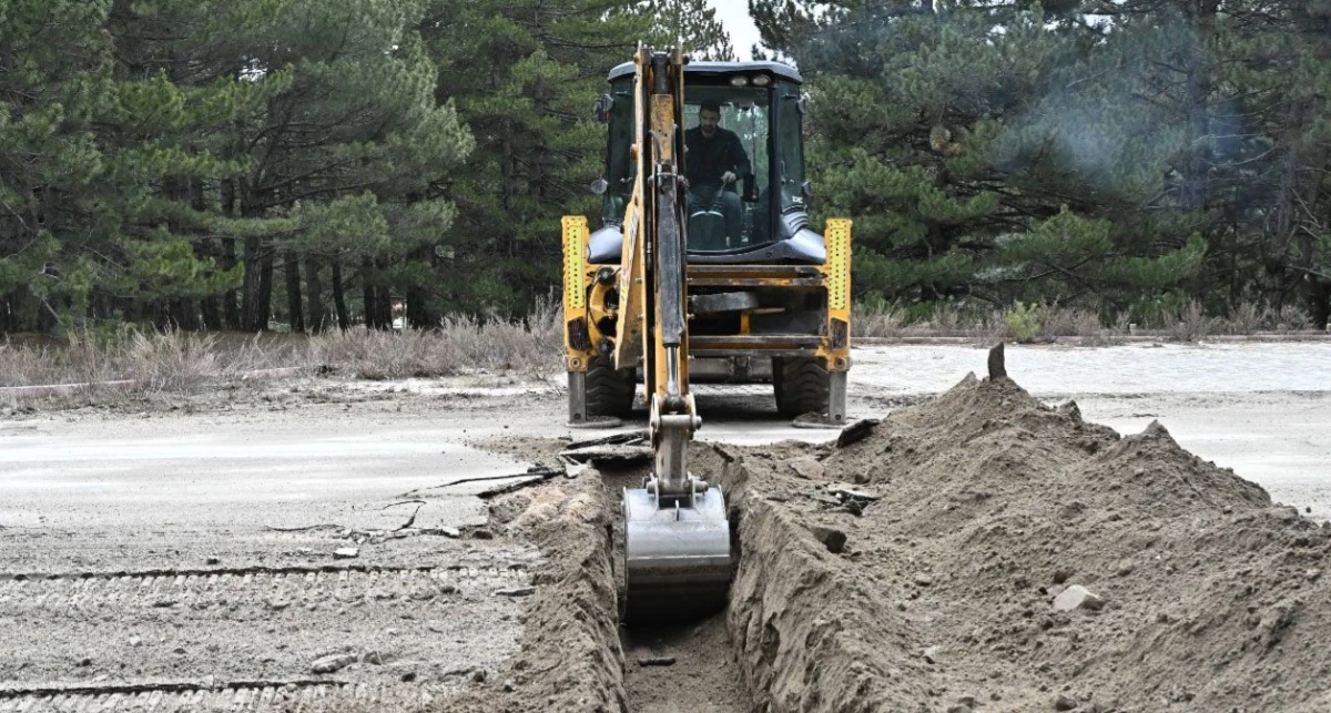 G&ouml;lc&uuml;k Tabiat Parkı&rsquo;nda alt yapı &ccedil;alışmaları devam ediyor
