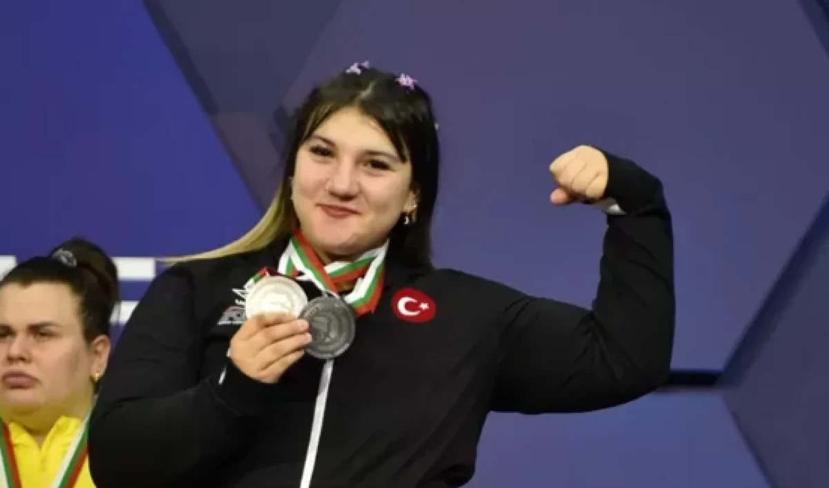 G&ouml;zbebeğimiz, D&uuml;nya şampiyonumuz Fatmag&uuml;l &Ccedil;evik Avrupa Şampiyonluğu İ&ccedil;in Sahnede