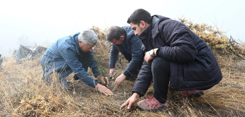 Isparta Belediyesi Gölcük Tabiat Parkı’nda fidanlar toprakla buluşturuldu