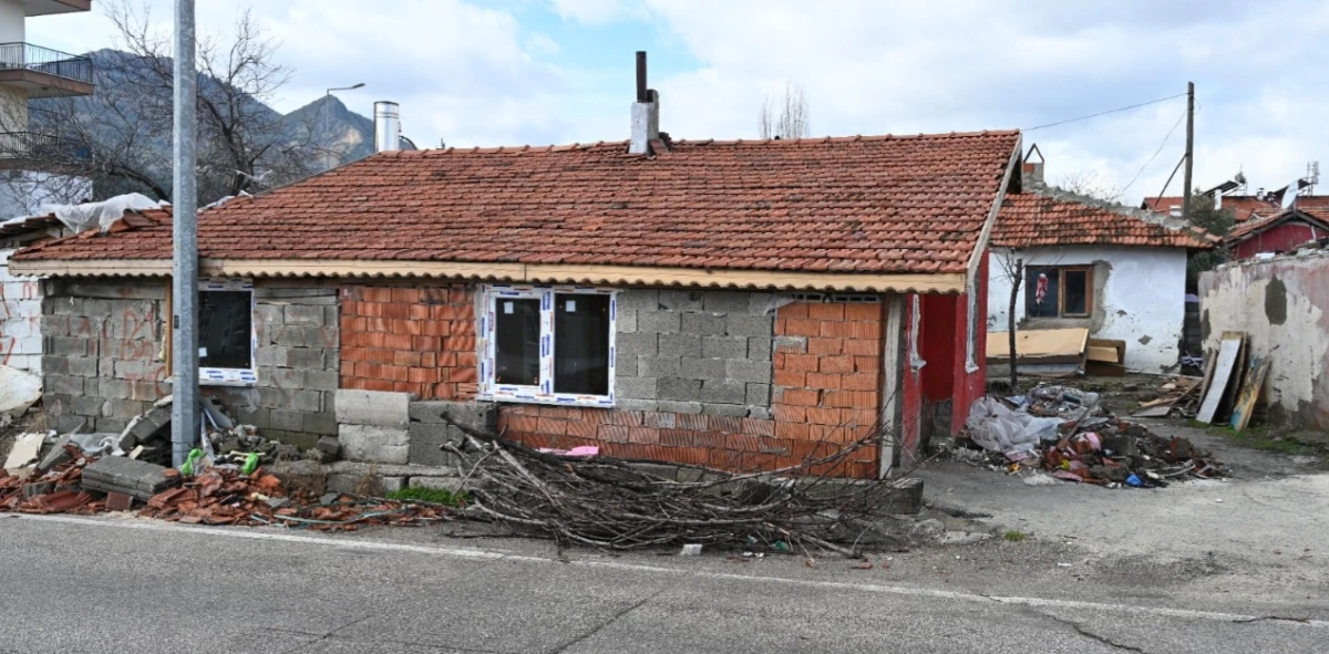 Isparta Belediyesi ihtiya&ccedil; sahibi ailenin evini tadilat ediyor