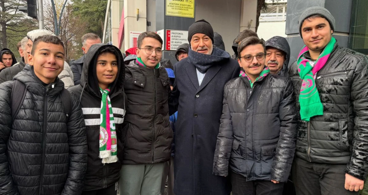 Isparta Taraftarından Başkan Başdeğirmen&rsquo;e Sevgi Seli