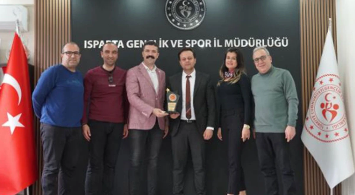 Isparta Voleybolundan İl M&uuml;d&uuml;r&uuml; Kaya&rsquo;ya Ziyaret
