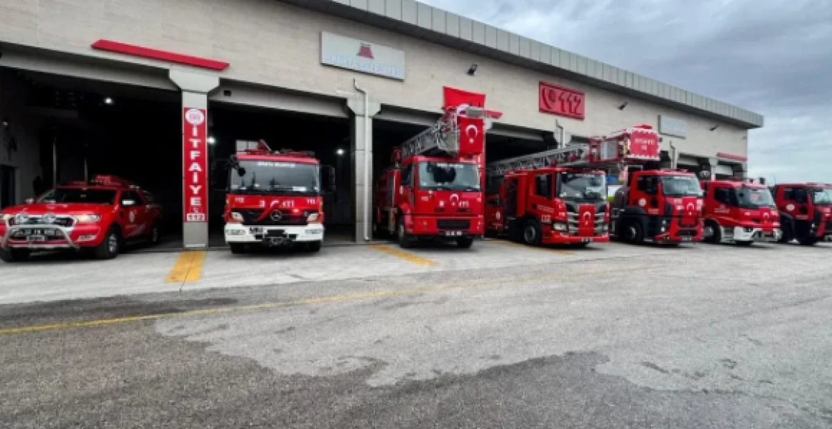 Isparta&rsquo;da Belediye ara&ccedil;ları T&uuml;rk bayrağı ile donatıldı