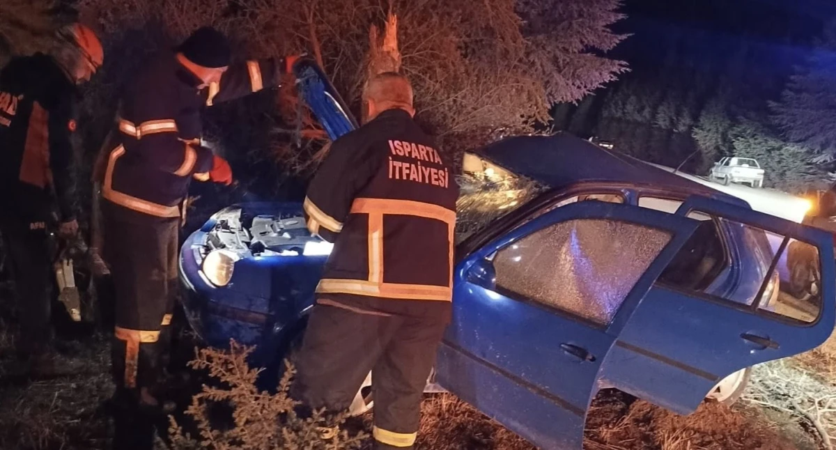 Isparta&rsquo;da Gece Yarısı Kaza: 2 Kişi Yaralandı