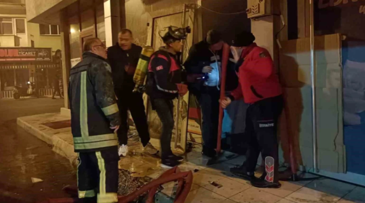 Isparta&rsquo;da i&ccedil; giyim mağazasında &ccedil;ıkan yangın itfaiye ekiplerince s&ouml;nd&uuml;r&uuml;ld&uuml;
