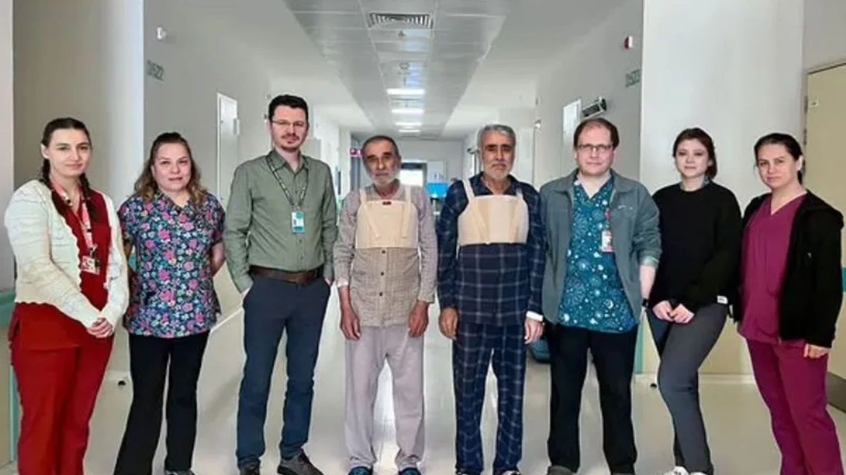 Isparta'da iki kardeş aynı g&uuml;n şifa buldu