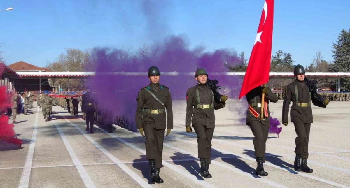 Isparta&rsquo;da komandolar mezun oldu, aileler gurur ve duygu dolu anlar yaşadı