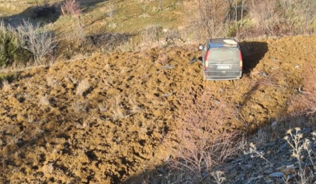 Isparta&rsquo;da kontrolden &ccedil;ıkan ara&ccedil; şarampole u&ccedil;tu: 10 yaralı