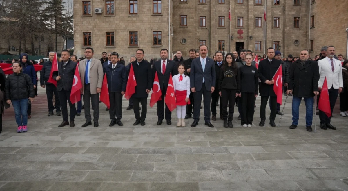 Isparta'da Okullarımızdan Bayrağa Sevgi Y&uuml;r&uuml;y&uuml;ş&uuml;