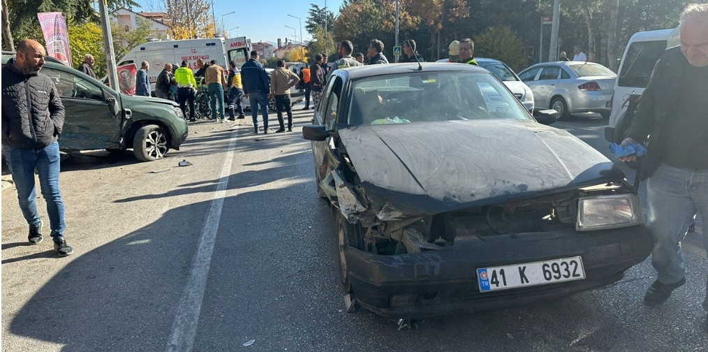 Isparta’da zincirleme kaza : 2 Yaralı