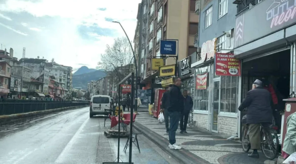 Kaldırımdan sonra yol işgali başladı