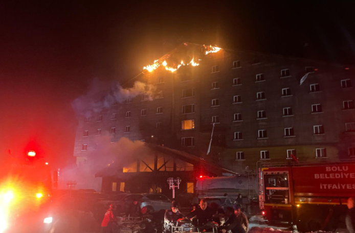 Kartalkaya Kayak Merkezi'nde otel yangını: 10 ölü, 32 yaralı