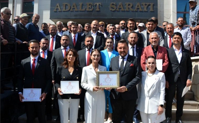 Korkuteli’nde eş başkan tartışması büyüyor… Saniye Caran meğer eşini işe de almış…