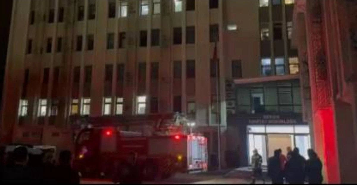 Mersin B&uuml;y&uuml;kşehir Belediyesi'ne operasyonda 20 g&ouml;zaltı daha!