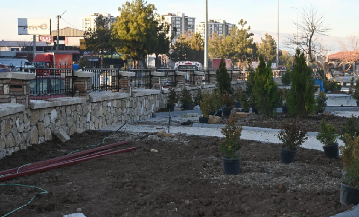 Minia Isparta Dioramik M&uuml;ze ve Kafe&rsquo;de &ccedil;evre d&uuml;zenleme &ccedil;alışmaları yapılıyor