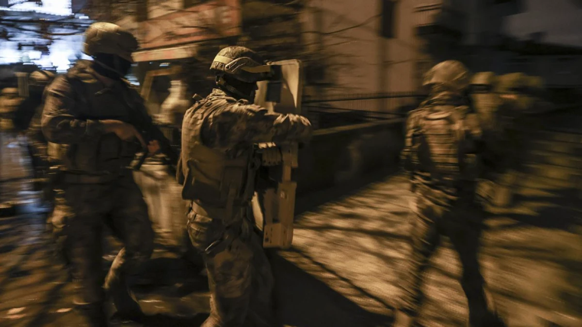 MİT ve Emniyet'ten "casusluk" operasyonu: 6 g&ouml;zaltı